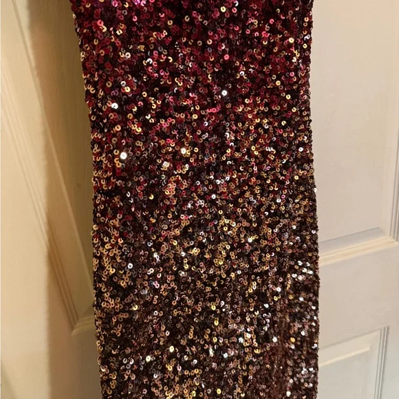 B. Smart Off Shoulder Burgundy and Gold Ombré Sequin Dress - Picture 4 of 8